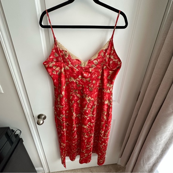 Red/tan Floral Print Silky Nightie - Picture 2 of 6